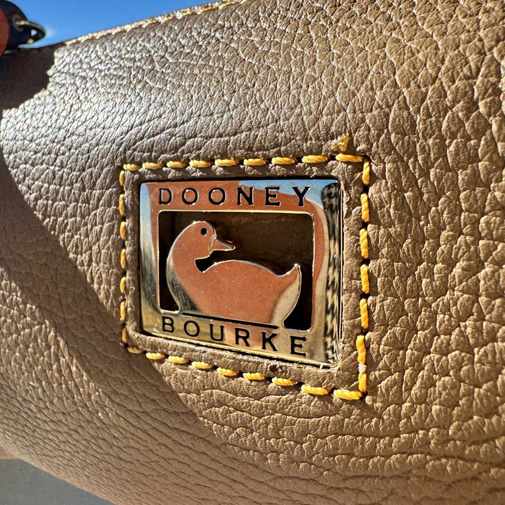 Dooney & Bourke NWT Pebbled Leather Crossbody Bag Brown Small Zip Purse - Picture 3 of 8